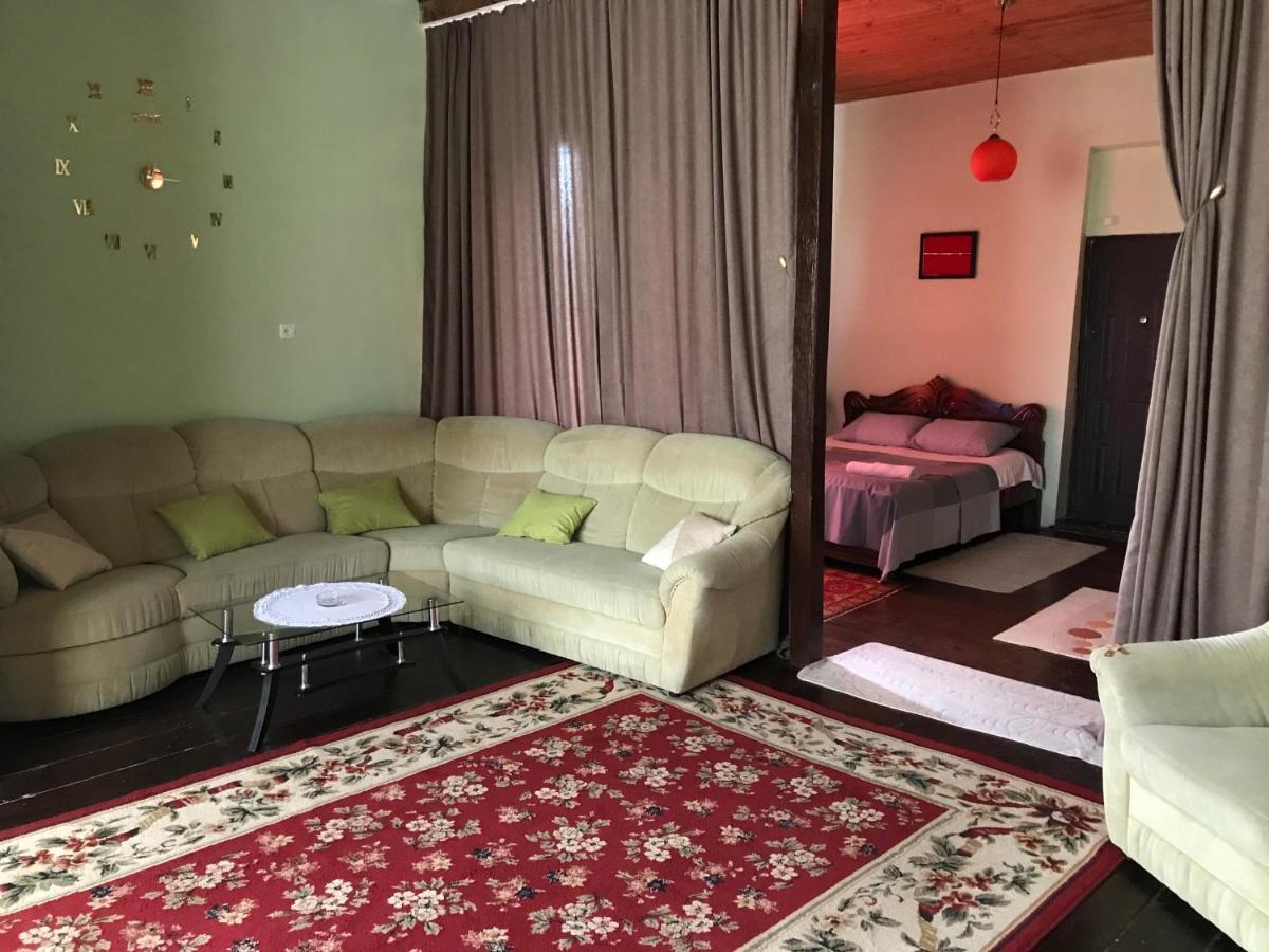 Barsa Apartamento Zestafoni Exterior foto